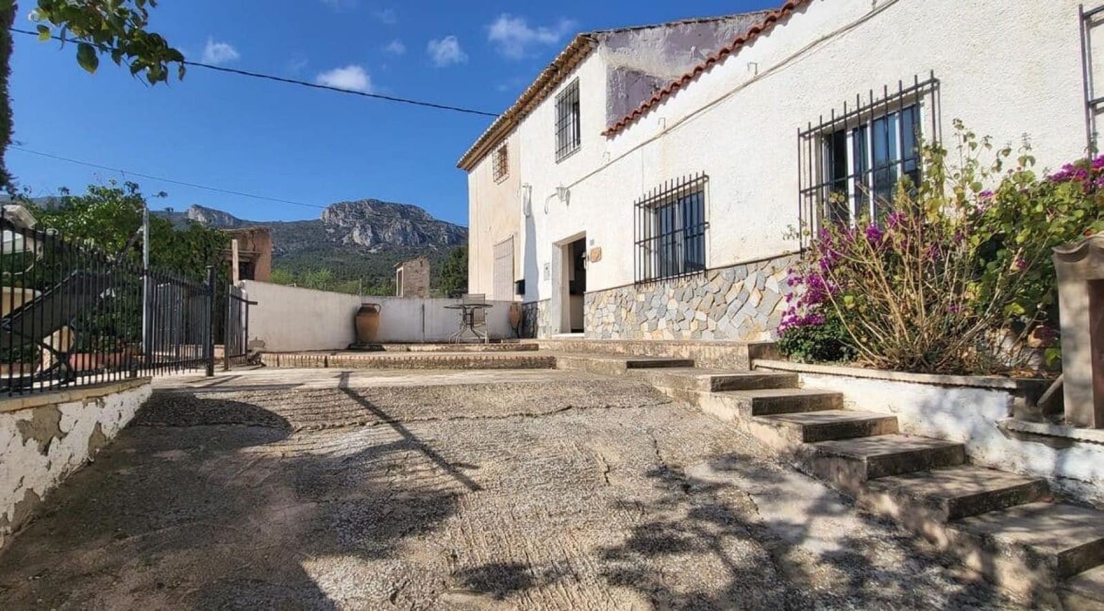 4 soveværelse Finca/Landehus til salg i La Romana med swimmingpool - € 199.000 (Ref: 8344624)