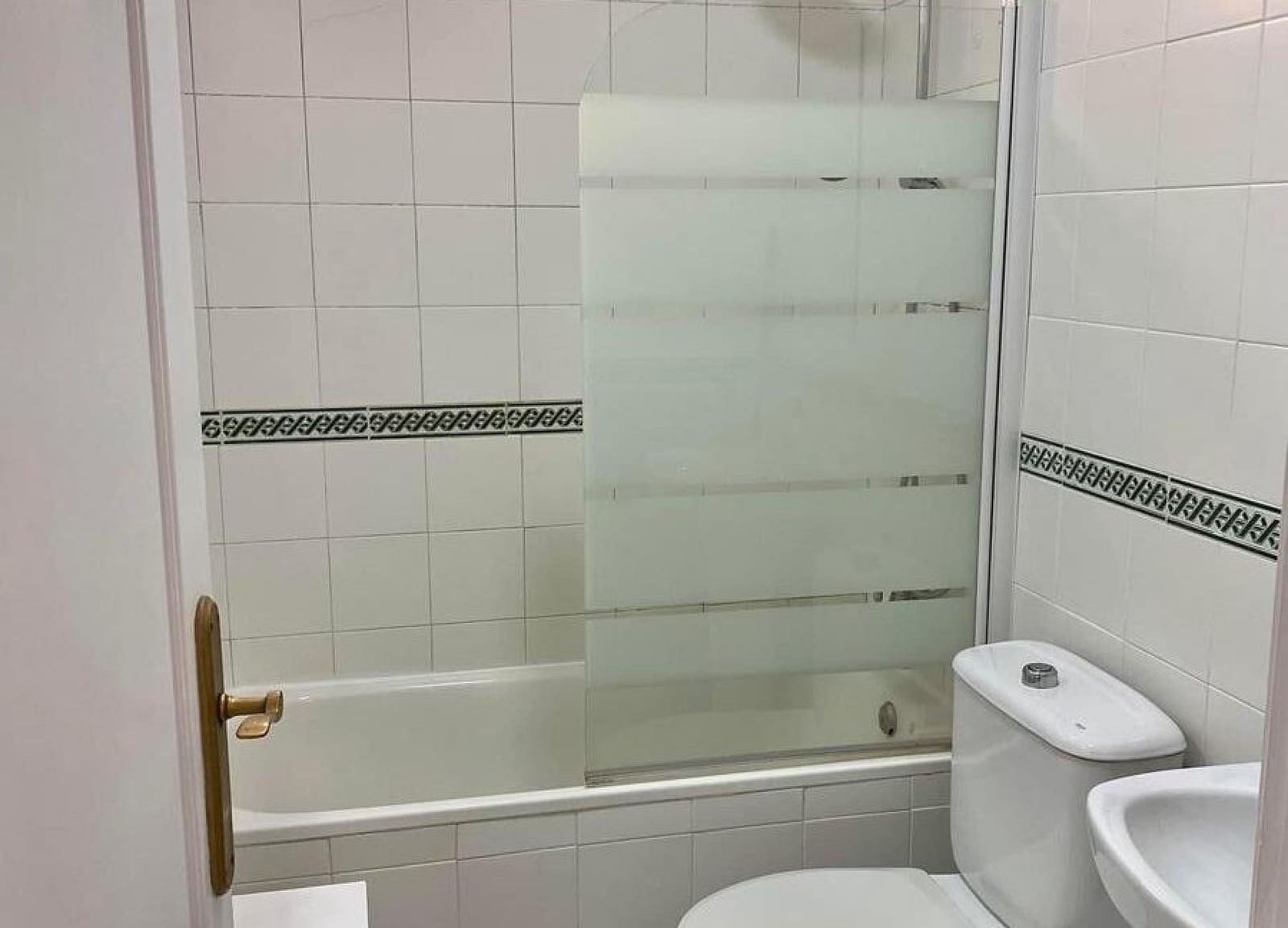 Bungalow de 2 habitaciones en Torrevieja en venta con piscina - 119.995 € (Ref: 8571903)