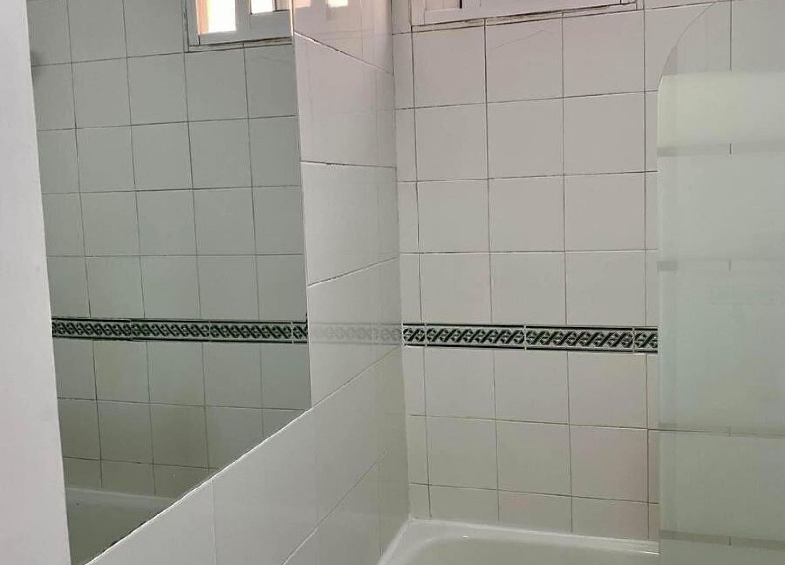 Bungalow de 2 habitaciones en Torrevieja en venta con piscina - 119.995 € (Ref: 8571903)