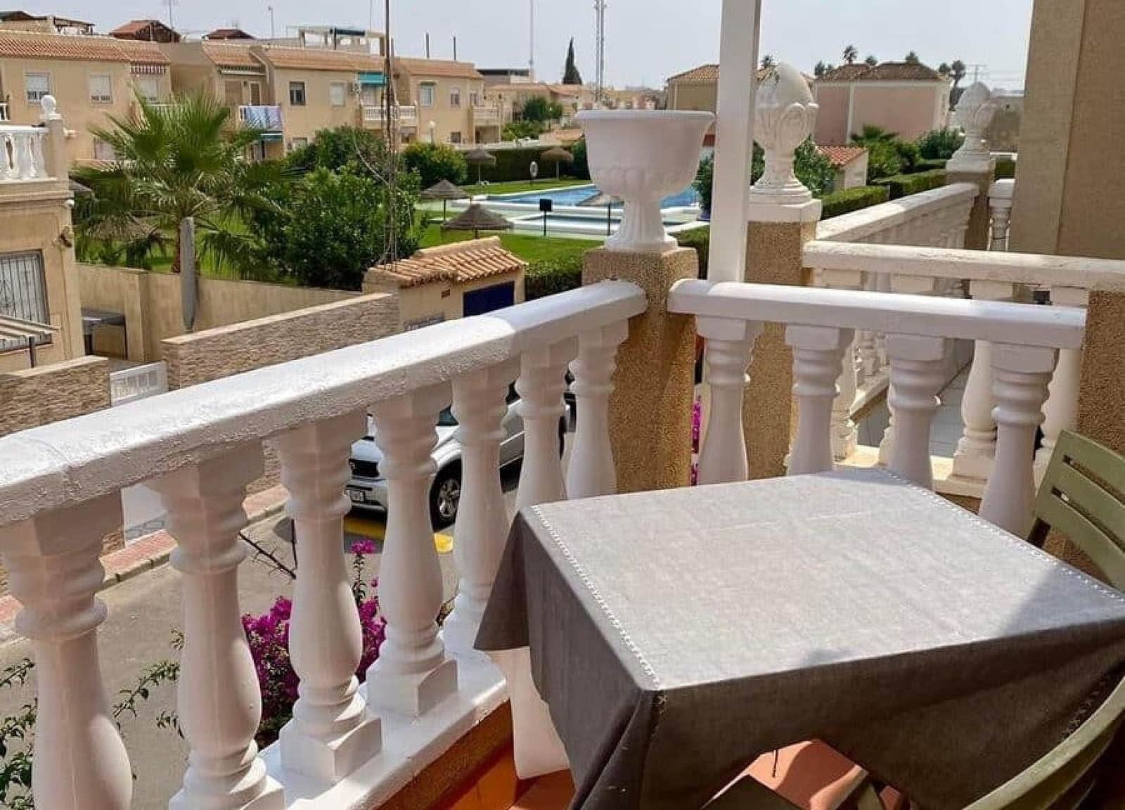 Bungalow de 2 habitaciones en Torrevieja en venta con piscina - 119.995 € (Ref: 8571903)