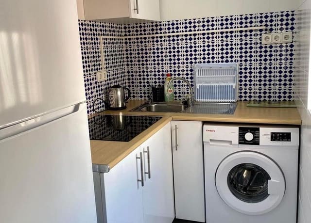 Bungalow de 2 habitaciones en Torrevieja en venta con piscina - 119.995 € (Ref: 8571903)