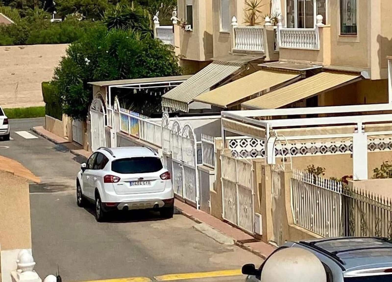 Bungalow de 2 habitaciones en Torrevieja en venta con piscina - 119.995 € (Ref: 8571903)