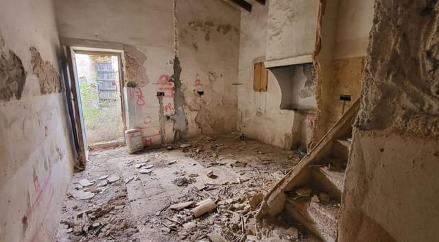 Finca/Herregård til salgs i La Romana med svømmebasseng - € 40 000 (Ref: 8601137)