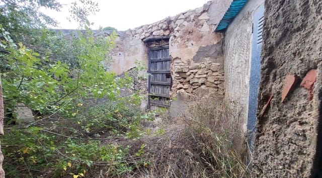 Finca/Herregård til salgs i La Romana med svømmebasseng - € 40 000 (Ref: 8601137)