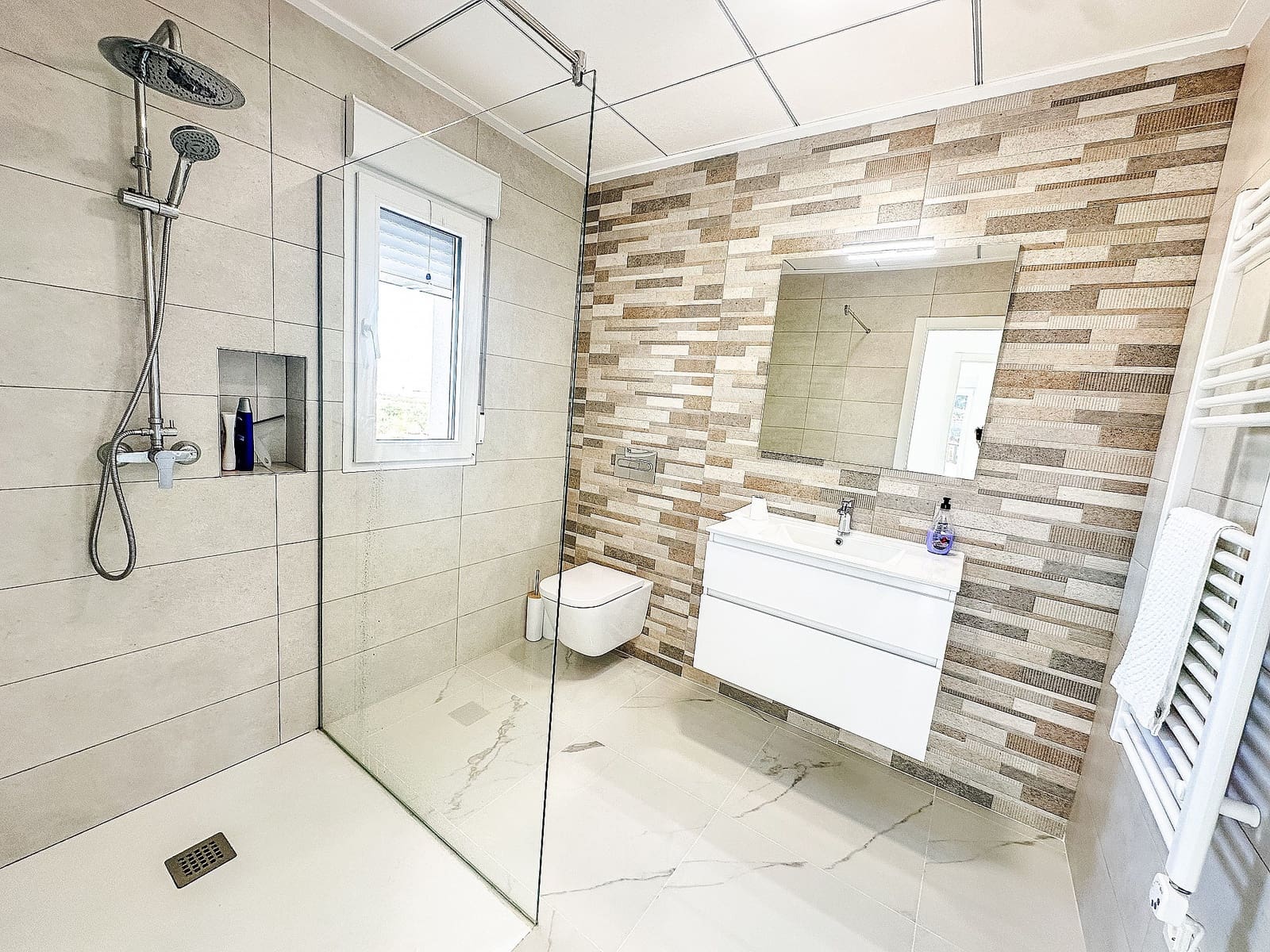 4 Zimmer Villa zu verkaufen in Pinoso mit Pool Garage - 423.000 € (Ref: 8734803)