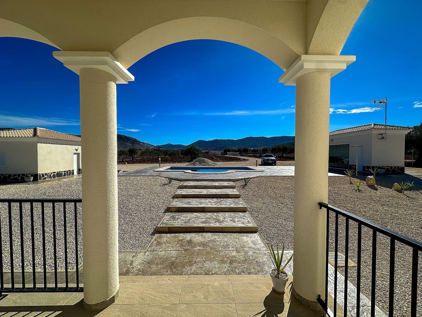 4 Zimmer Villa zu verkaufen in Pinoso mit Pool Garage - 423.000 € (Ref: 8734803)