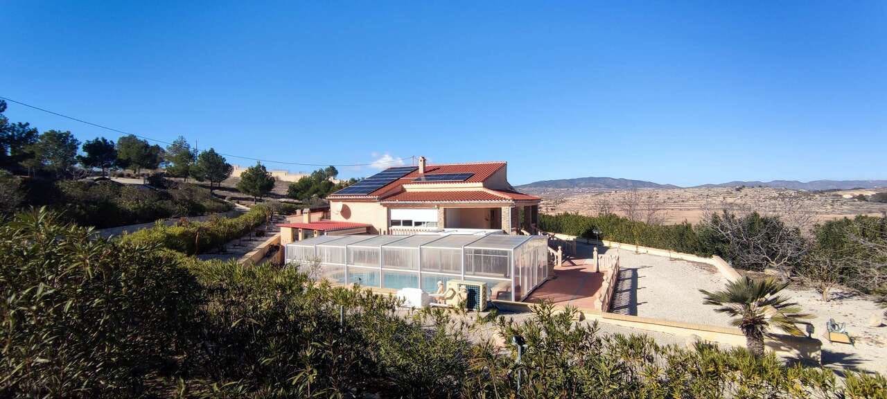 3 bedroom Villa for sale in Pinoso with pool - € 399,995 (Ref: 8953099)