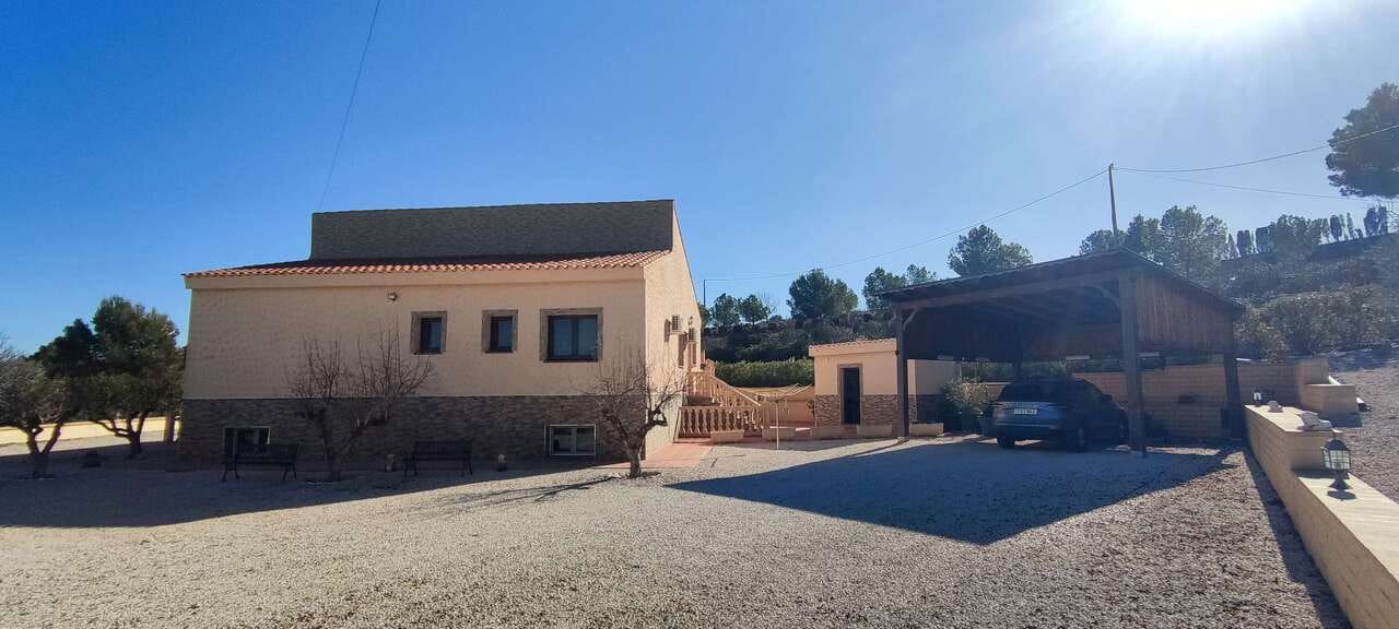 3 bedroom Villa for sale in Pinoso with pool - € 399,995 (Ref: 8953099)