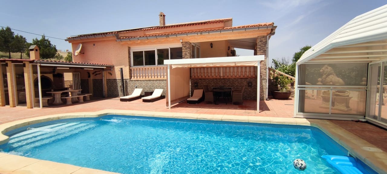 3 bedroom Villa for sale in Pinoso with pool - € 399,995 (Ref: 8953099)