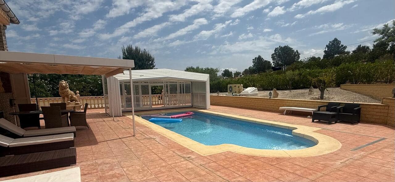 3 bedroom Villa for sale in Pinoso with pool - € 399,995 (Ref: 8953099)
