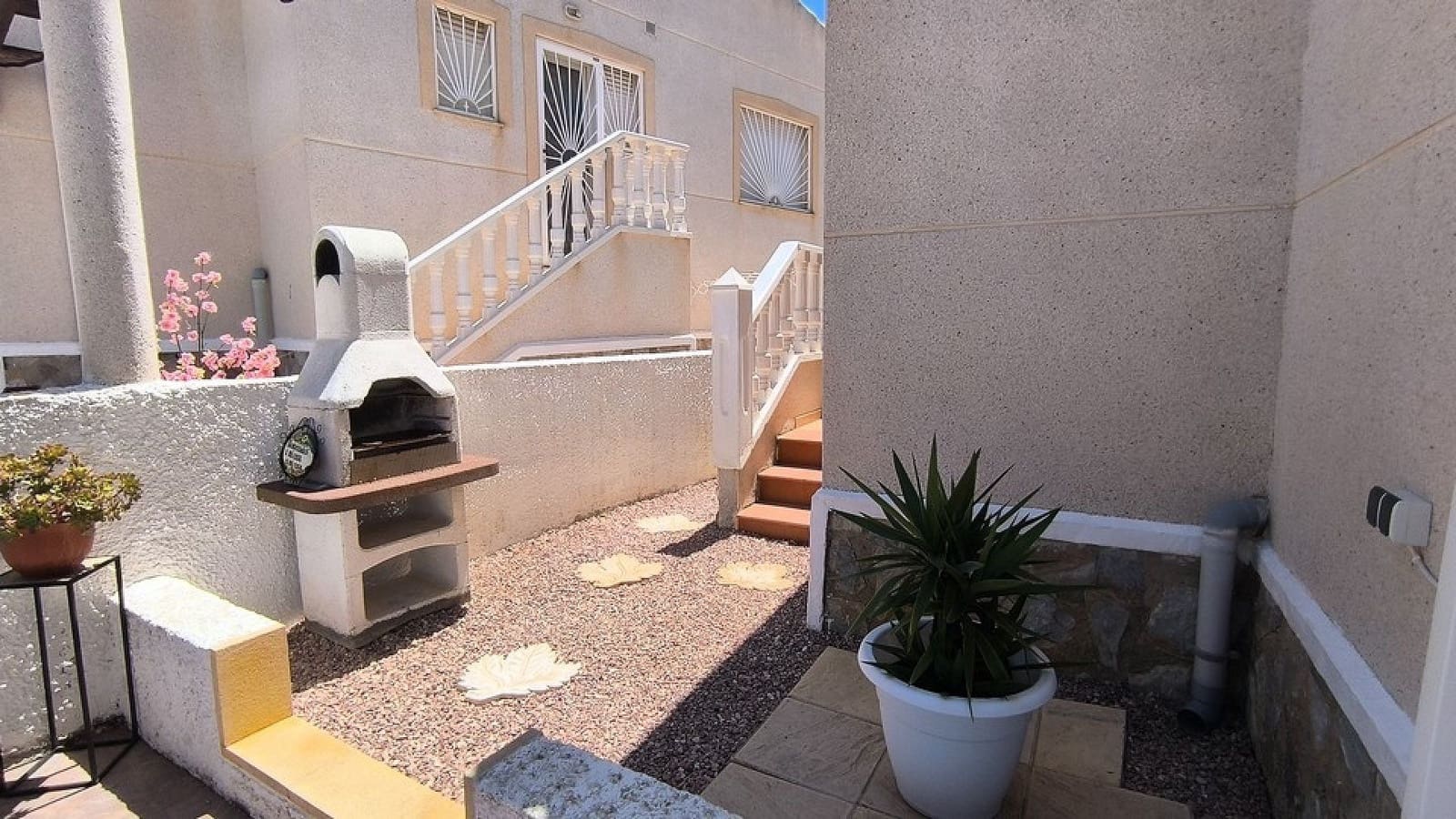 3 bedroom Villa for sale in Ciudad Quesada with pool - € 189,000 (Ref: 9015600)