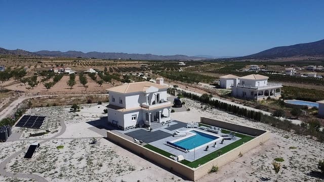 3 bedroom Villa for sale in Pinoso with pool - € 375,000 (Ref: 9133554)