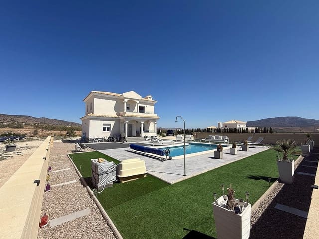3 bedroom Villa for sale in Pinoso with pool - € 375,000 (Ref: 9133554)