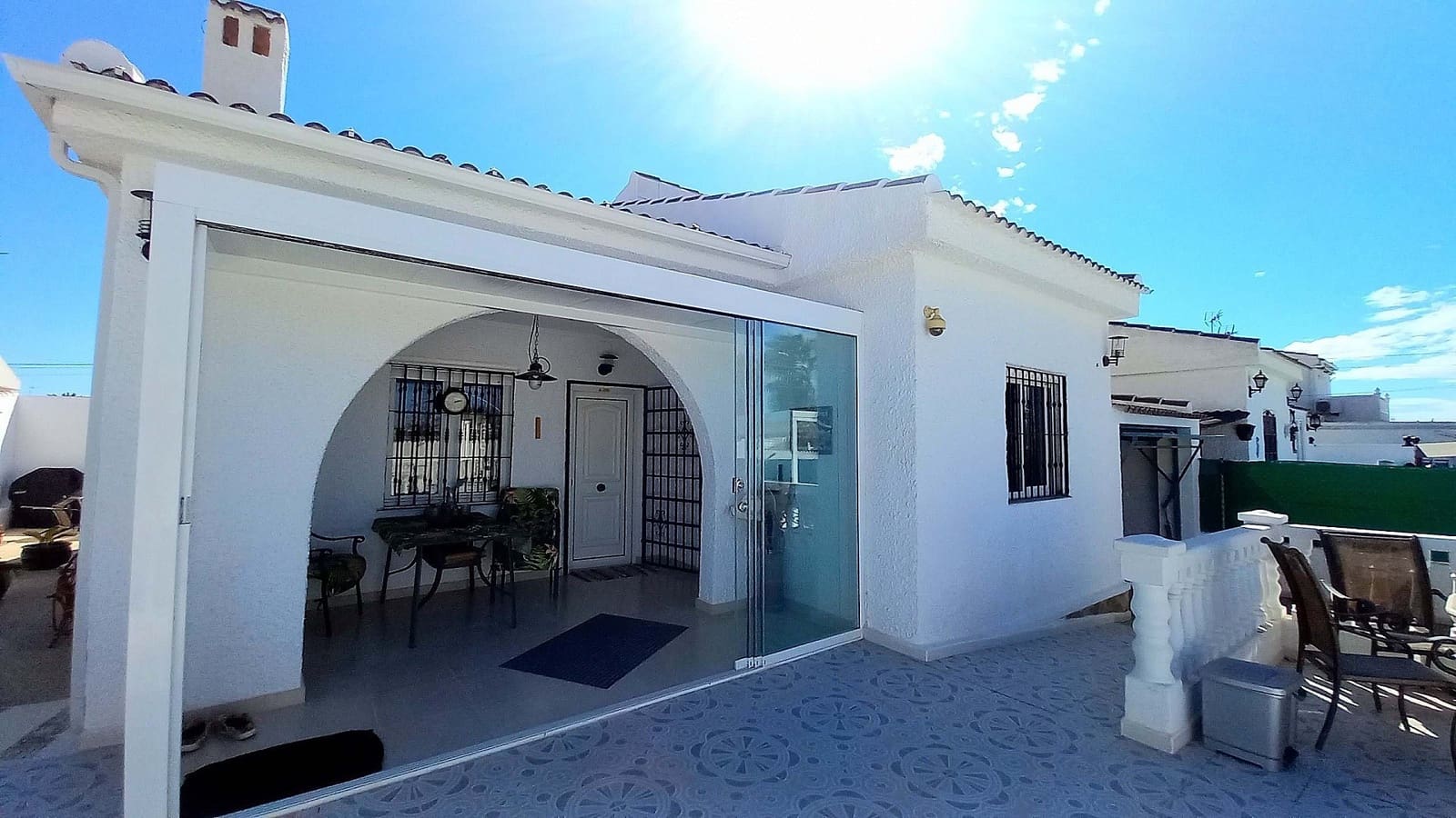Chalet de 3 habitaciones en Torrevieja en venta con piscina garaje - 339.000 € (Ref: 9156342)