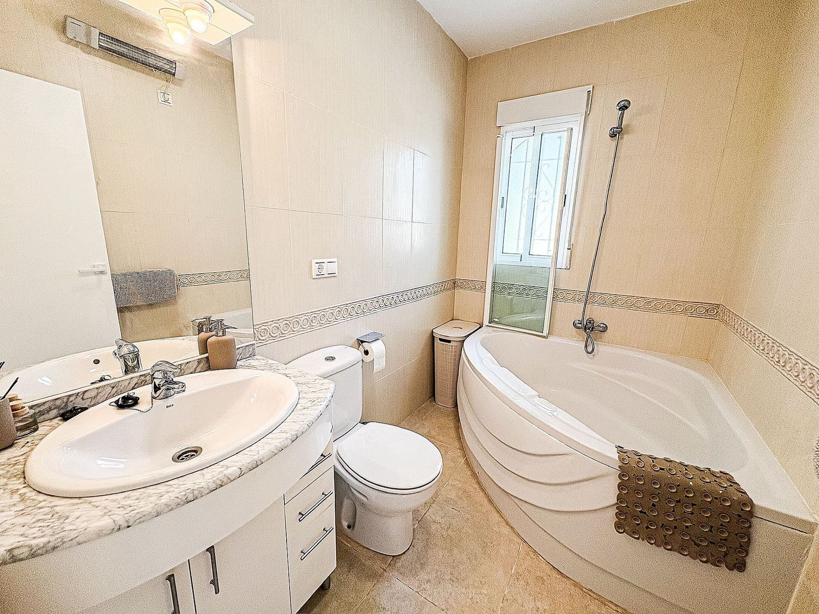 5 makuuhuone Huvila myytävänä paikassa Pinoso mukana uima-altaan - 425 000 € (Ref: 9251553)