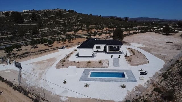 4 bedroom Villa for sale in Pinoso with pool - € 549,000 (Ref: 9251555)