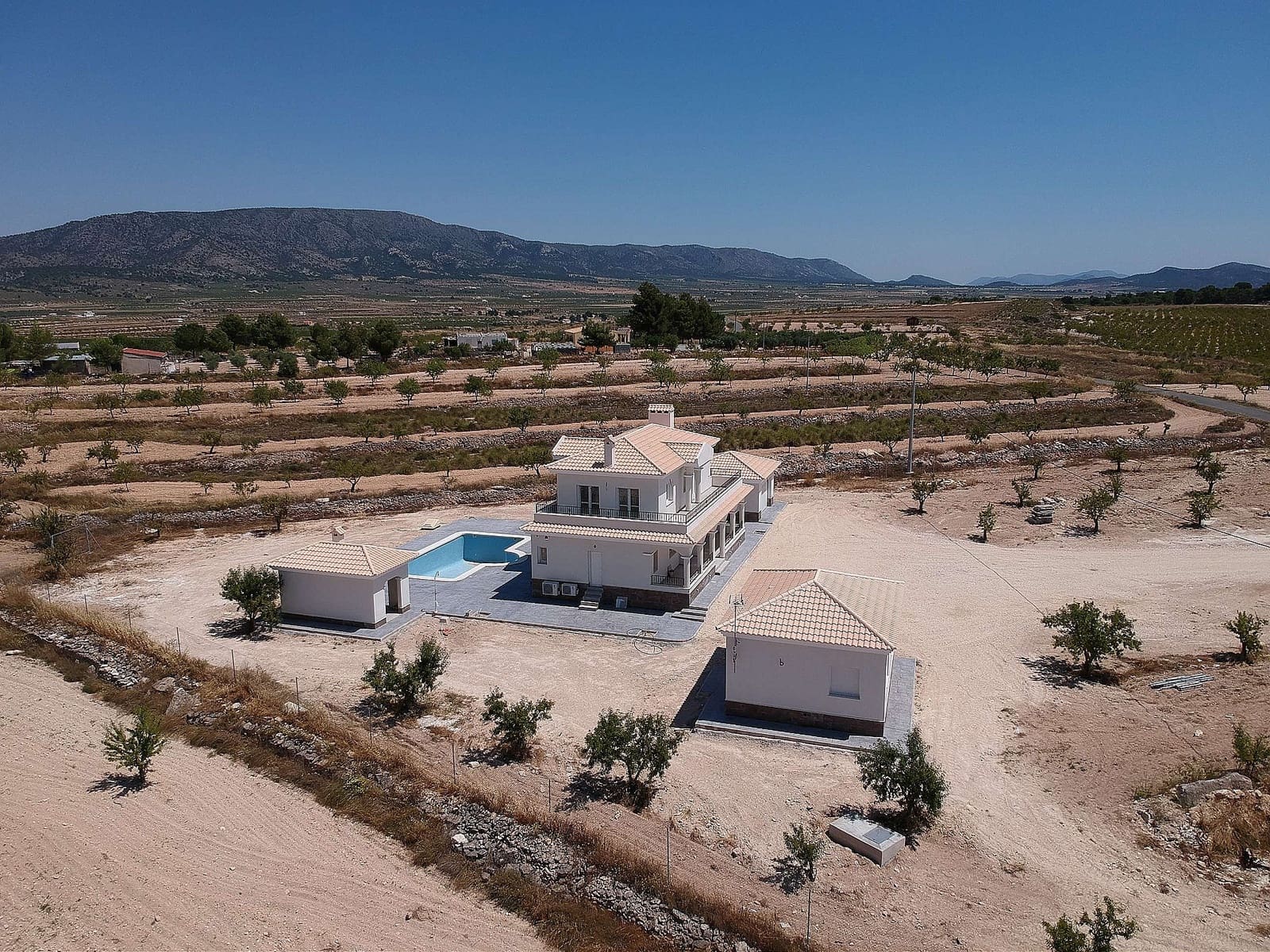 4 bedroom Villa for sale in Pinoso with pool garage - € 449,000 (Ref: 9271872)