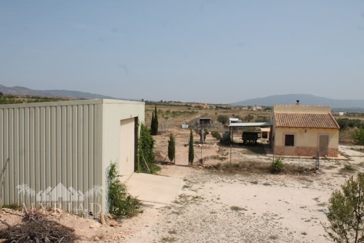 4 soveværelse Finca/Landehus til salg i Pinoso med swimmingpool - € 324.000 (Ref: 9363514)