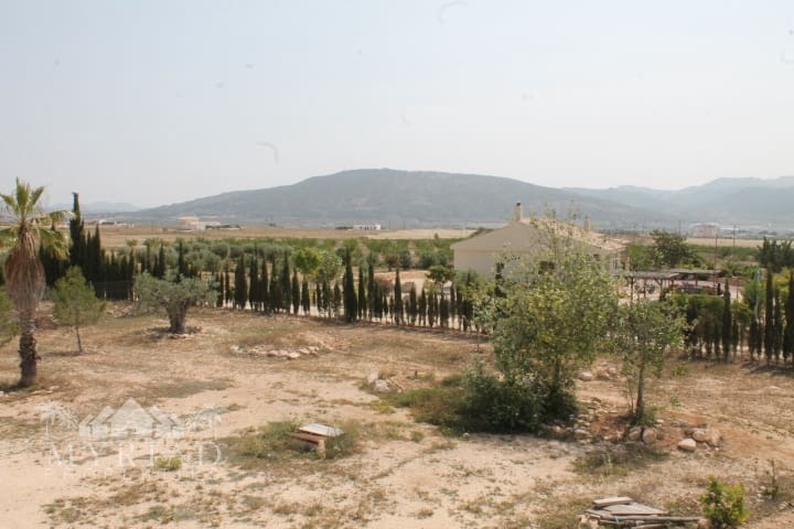 4 soveværelse Finca/Landehus til salg i Pinoso med swimmingpool - € 324.000 (Ref: 9363514)