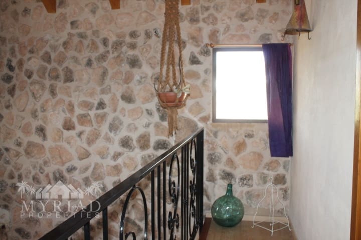 4 soveværelse Finca/Landehus til salg i Pinoso med swimmingpool - € 324.000 (Ref: 9363514)