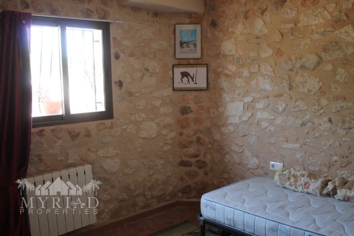 4 soveværelse Finca/Landehus til salg i Pinoso med swimmingpool - € 324.000 (Ref: 9363514)