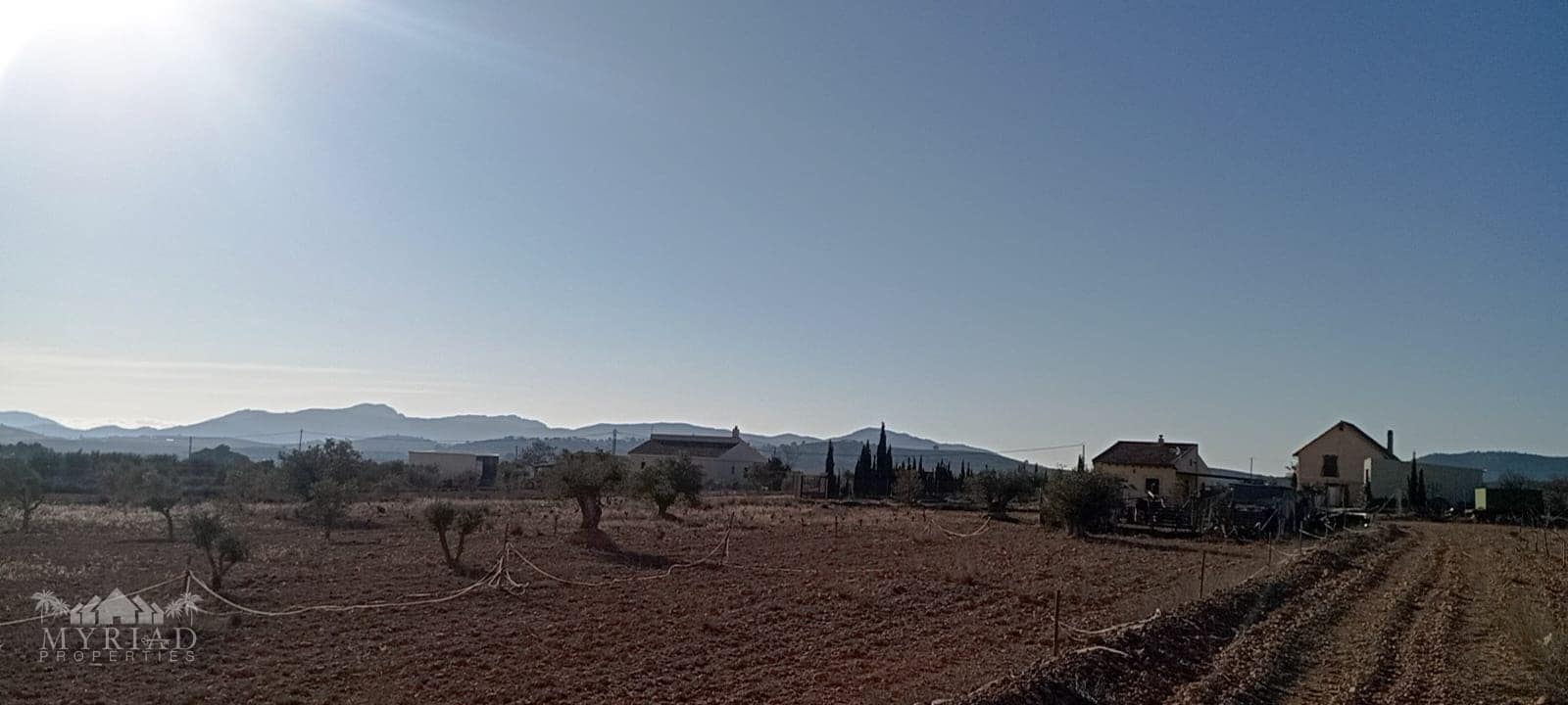 4 soveværelse Finca/Landehus til salg i Pinoso med swimmingpool - € 324.000 (Ref: 9363514)