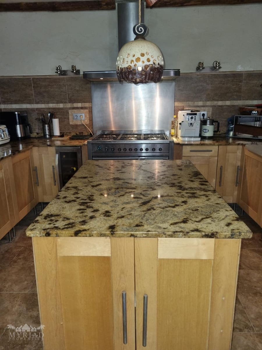 6 bedroom Finca/Country House for sale in Lel with pool - € 425,000 (Ref: 9363515)