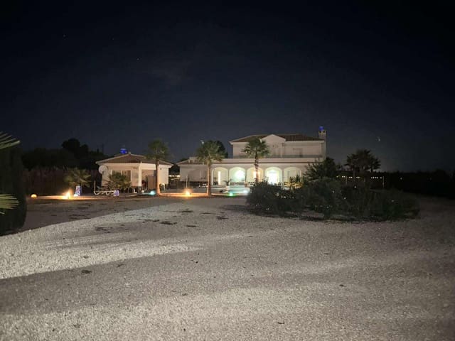 5 soverom Villa til salgs i Sax med svømmebasseng - € 495 000 (Ref: 9363517)