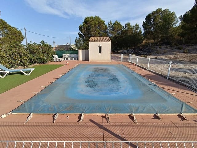 3 bedroom Villa for sale in Yecla with pool garage - € 159,000 (Ref: 9363518)