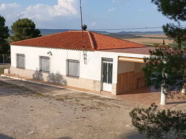 3 bedroom Villa for sale in Yecla with pool garage - € 159,000 (Ref: 9363518)