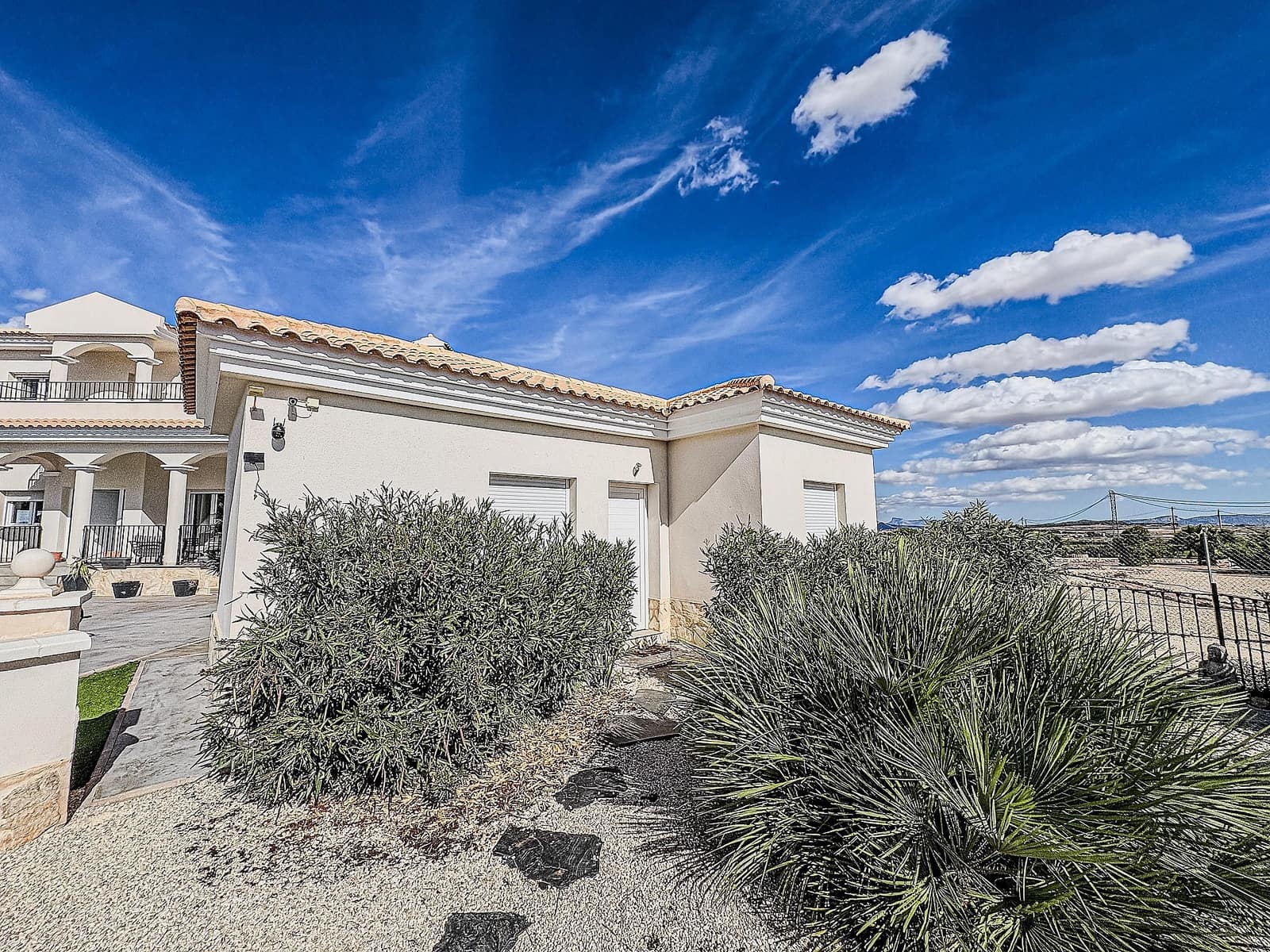 4 bedroom Villa for sale in Pinoso with pool garage - € 525,000 (Ref: 9363520)