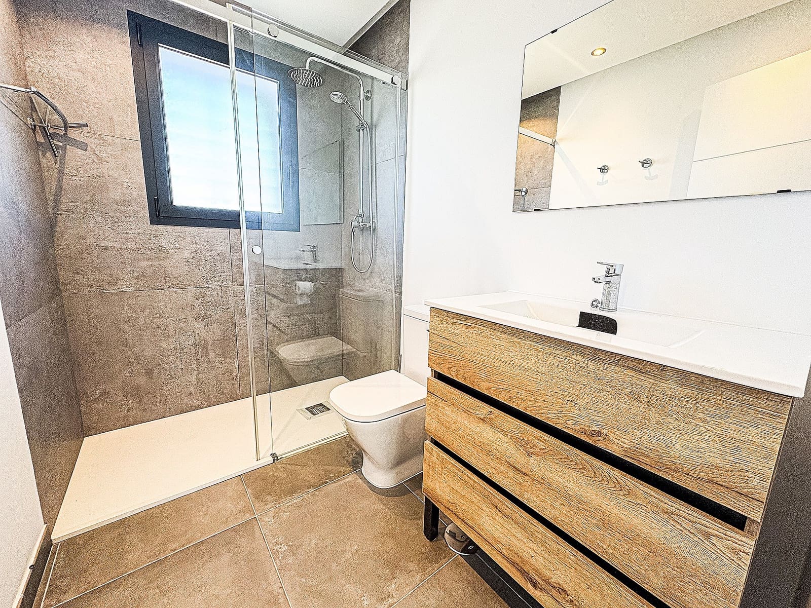 5 makuuhuone Huvila myytävänä paikassa Pinoso mukana uima-altaan - 409 995 € (Ref: 9363521)