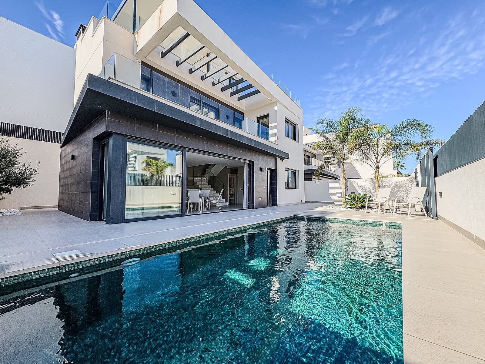 5 bedroom Villa for sale in Algorfa with pool - € 575,000 (Ref: 9363522)