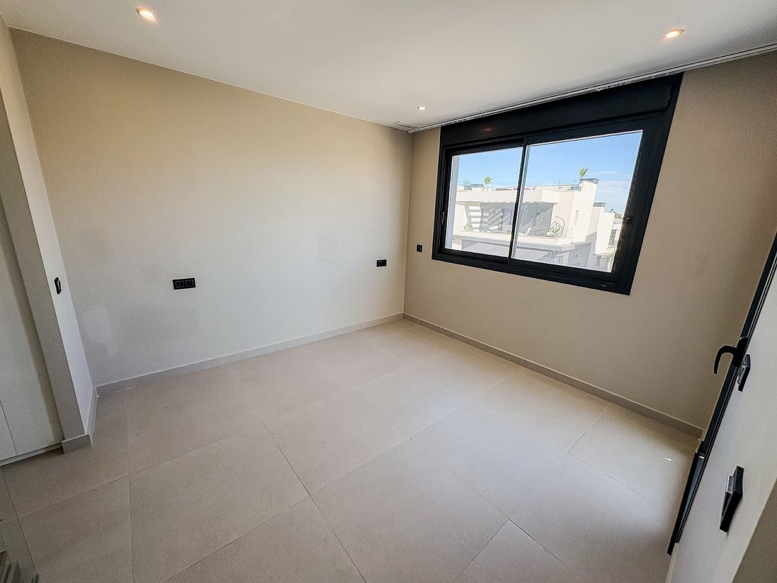 5 bedroom Villa for sale in Algorfa with pool - € 575,000 (Ref: 9363522)