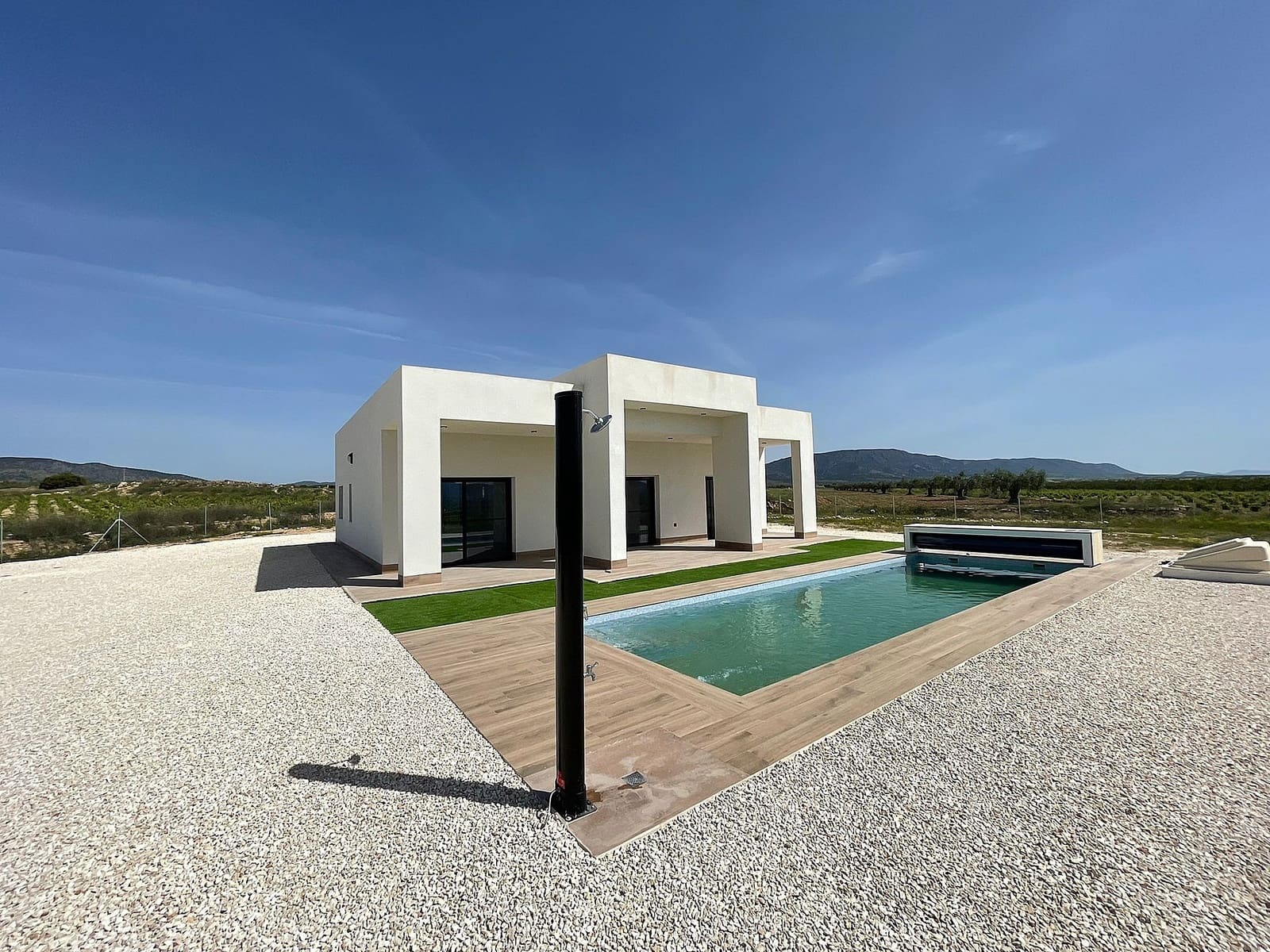 Chalet de 4 habitaciones en Aspe en venta con piscina garaje - 287.000 € (Ref: 9363526)