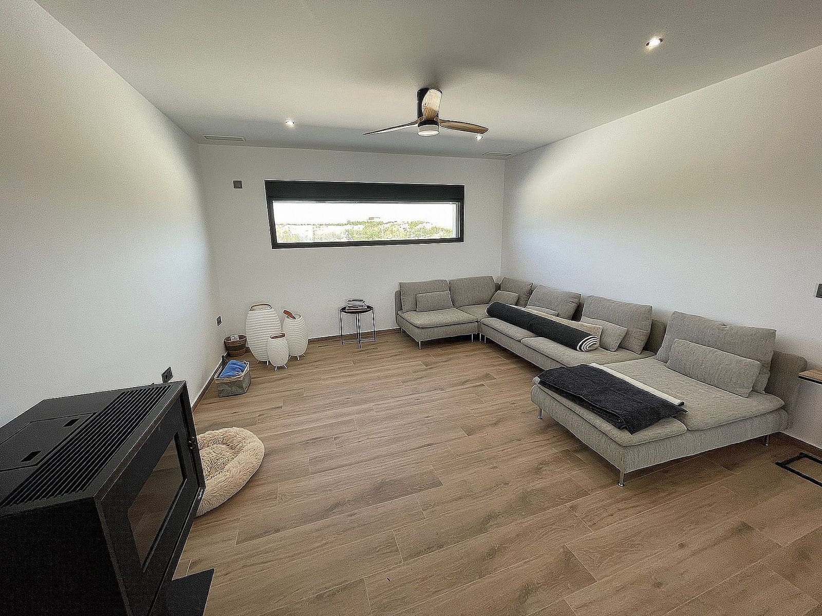 3 bedroom Villa for sale in Pinoso with pool garage - € 287,000 (Ref: 9363532)