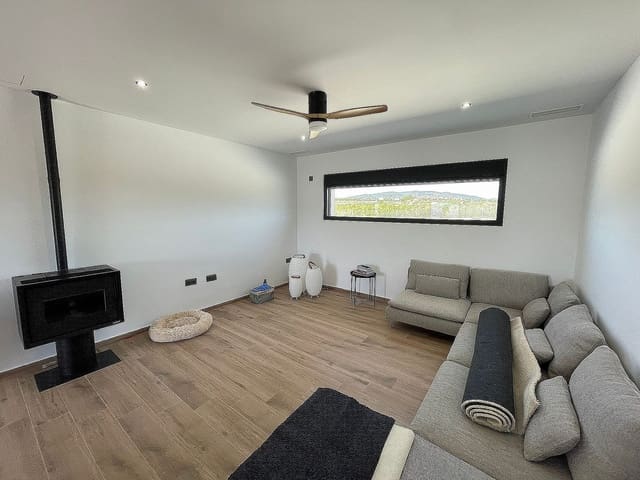 3 bedroom Villa for sale in Pinoso with pool garage - € 287,000 (Ref: 9363532)