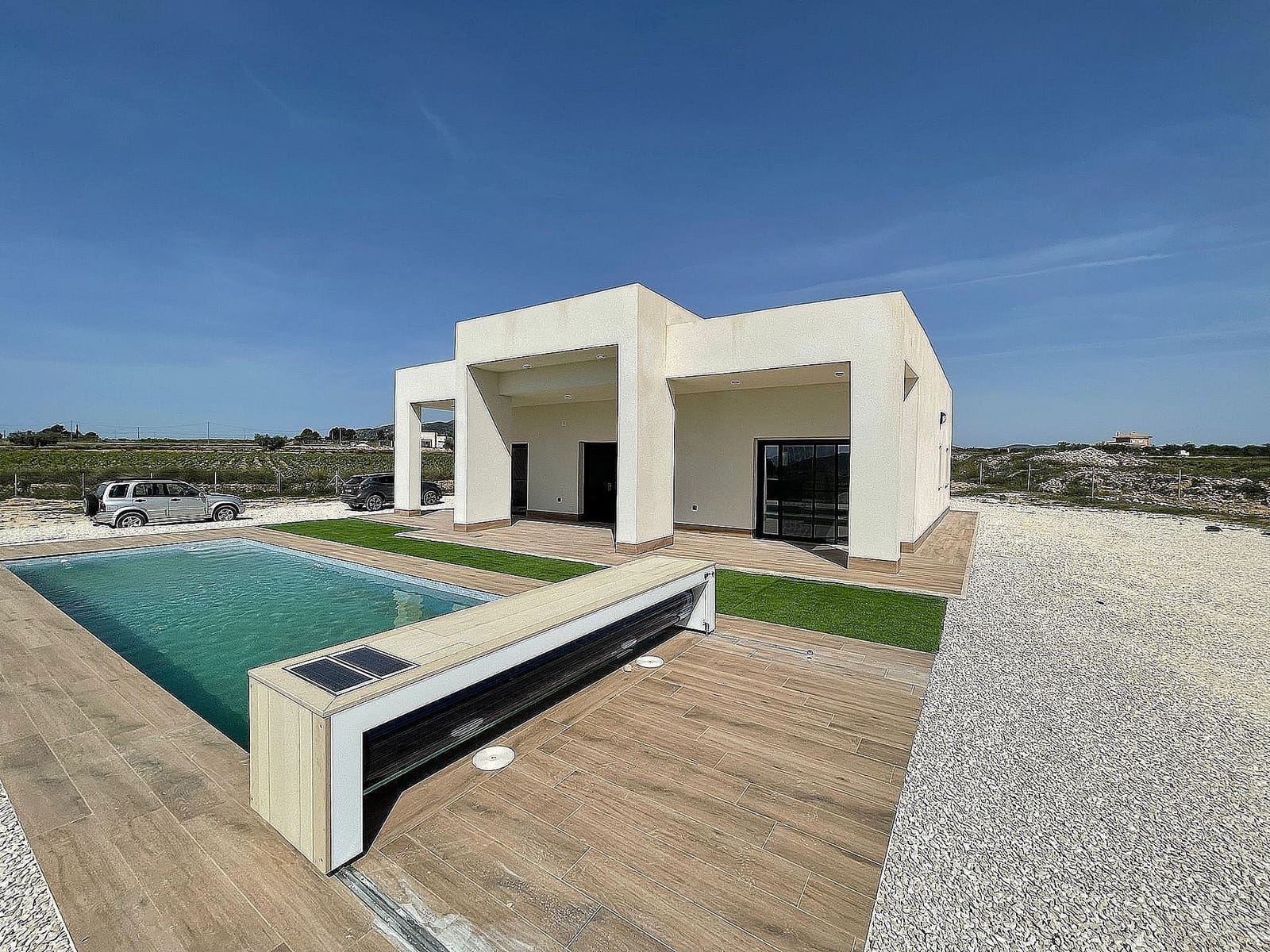 3 bedroom Villa for sale in Pinoso with pool garage - € 287,000 (Ref: 9363532)