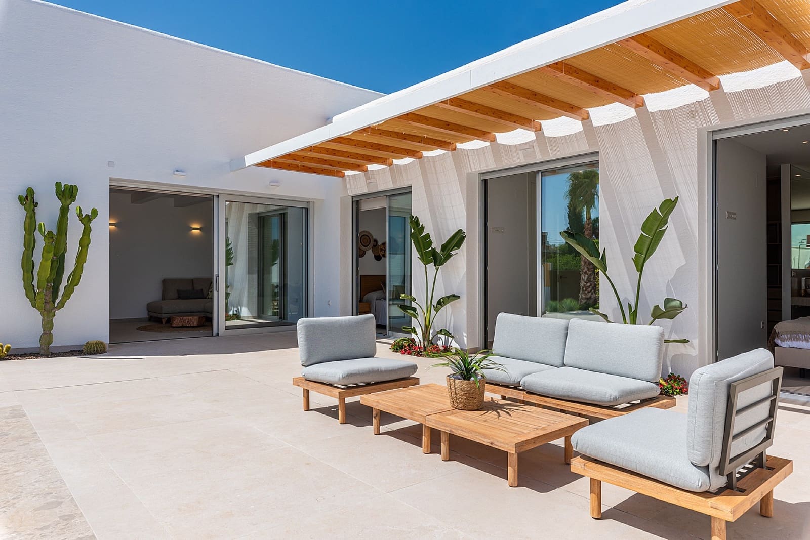 Chalet de 3 habitaciones en Benijófar en venta con piscina - 529.900 € (Ref: 9363541)