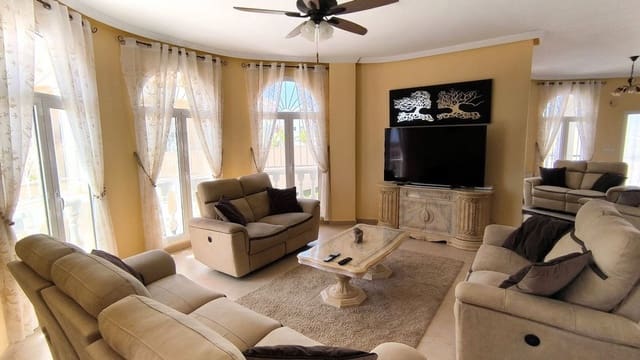 4 makuuhuone Huvila myytävänä paikassa Ciudad Quesada, Rojales mukana uima-altaan 
autotalli - 674 950 € (Ref: 9394357)