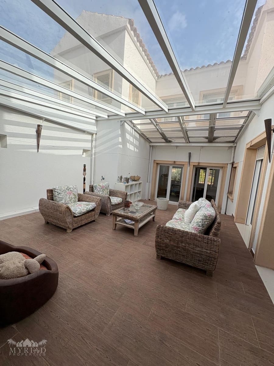 6 bedroom Villa for sale in Pinoso with pool - € 649,995 (Ref: 9441063)