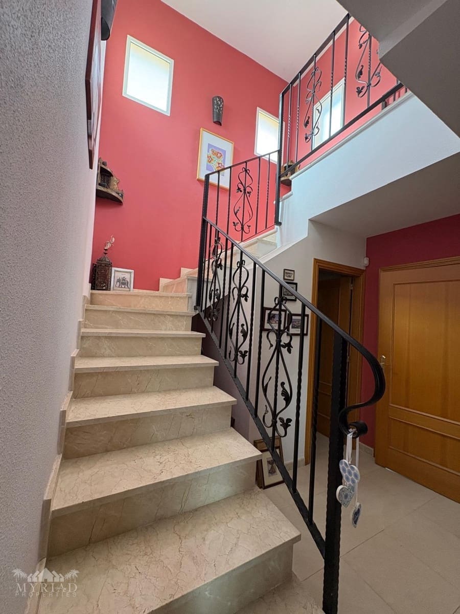 6 bedroom Villa for sale in Pinoso with pool - € 649,995 (Ref: 9441063)