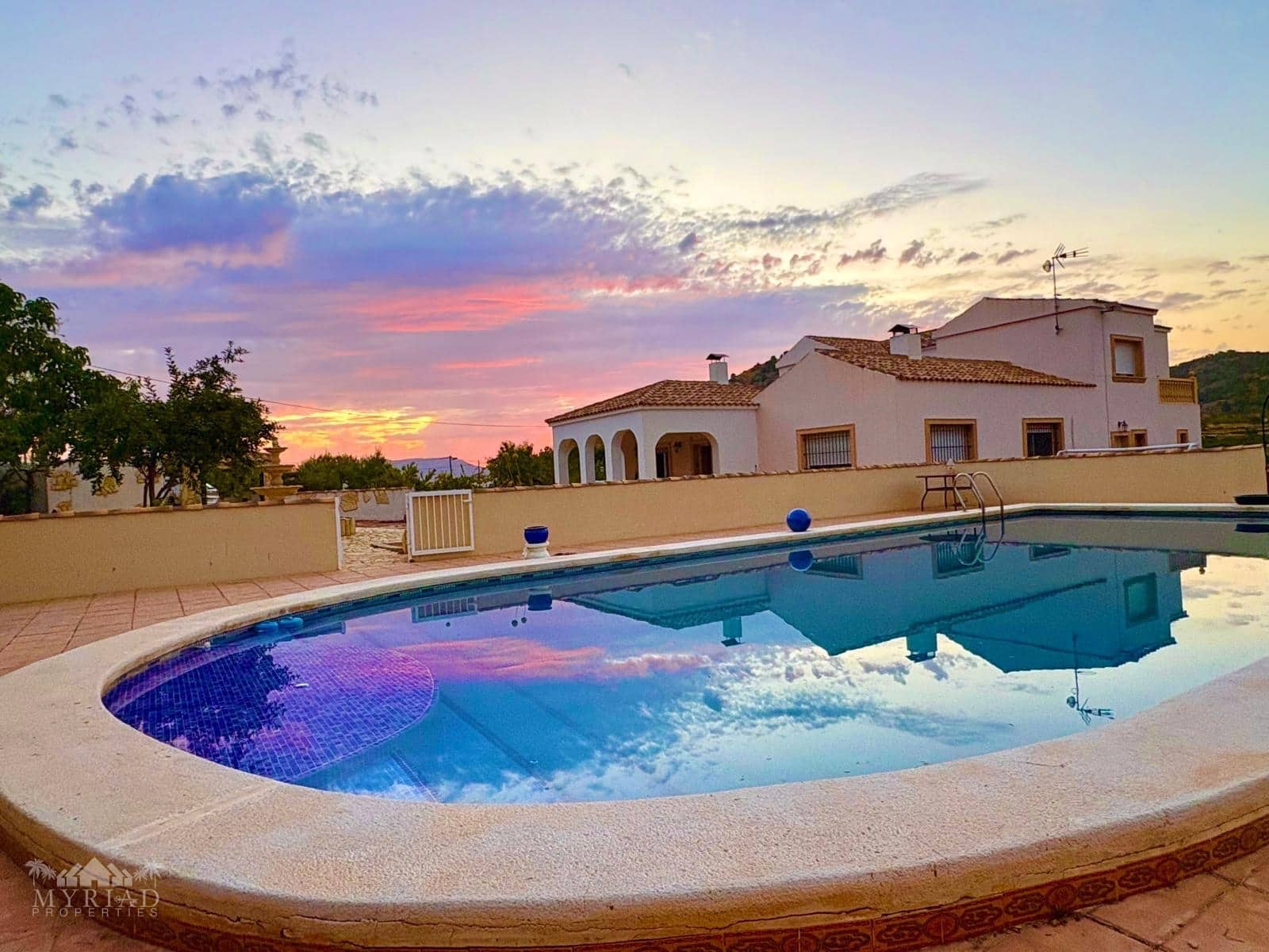6 bedroom Villa for sale in Pinoso with pool - € 649,995 (Ref: 9441063)