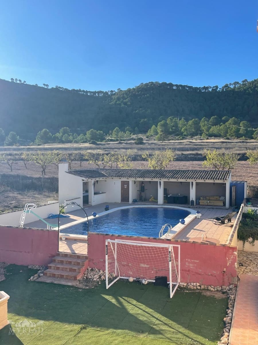 6 bedroom Villa for sale in Pinoso with pool - € 649,995 (Ref: 9441063)