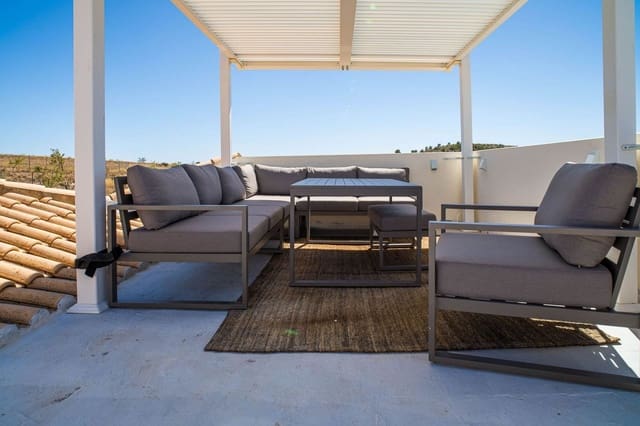 3 Zimmer Villa zu verkaufen in Pinoso mit Pool - 349.995 € (Ref: 9547310)