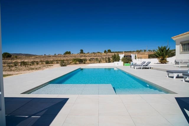 3 Zimmer Villa zu verkaufen in Pinoso mit Pool - 349.995 € (Ref: 9547310)