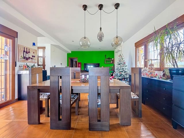 4 sypialnia Willa na sprzedaż w Pinoso z basenem garażem - 399 995 € (Ref: 9668281)