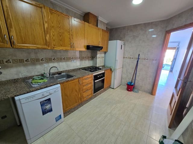 4 soveværelse Byhus til salg i Salinas med swimmingpool garage - € 125.000 (Ref: 9749411)