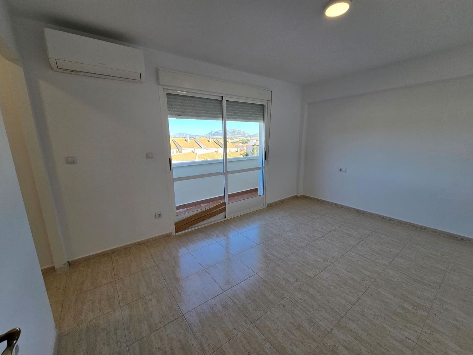 4 soveværelse Byhus til salg i Salinas med swimmingpool garage - € 125.000 (Ref: 9749411)