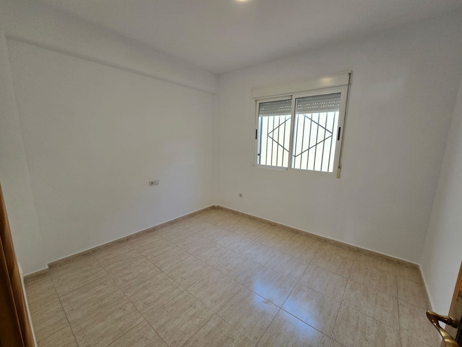 4 soveværelse Byhus til salg i Salinas med swimmingpool garage - € 125.000 (Ref: 9749411)